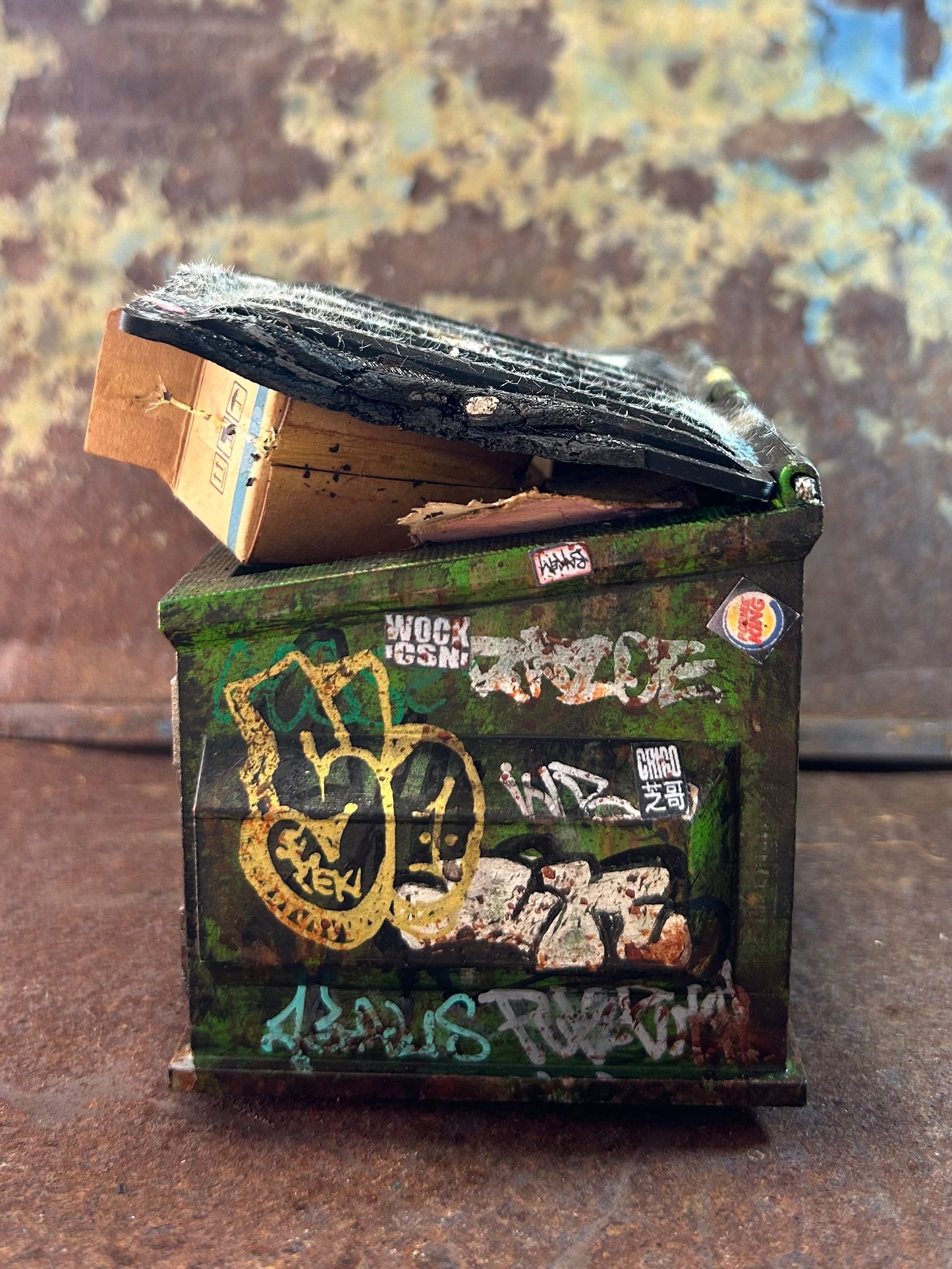 URBAN GRIT MINUATURE DUMPSTER