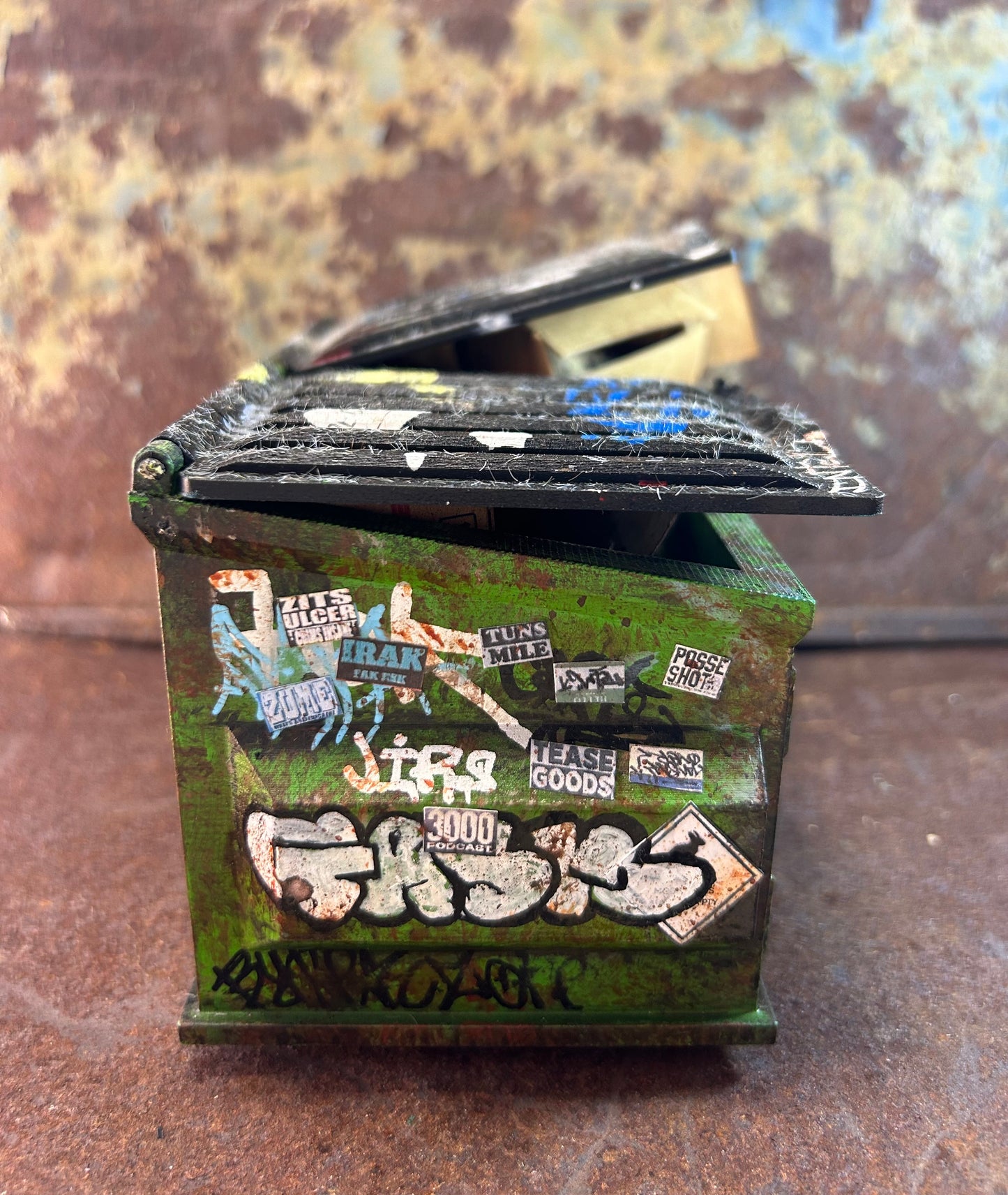 URBAN GRIT MINUATURE DUMPSTER